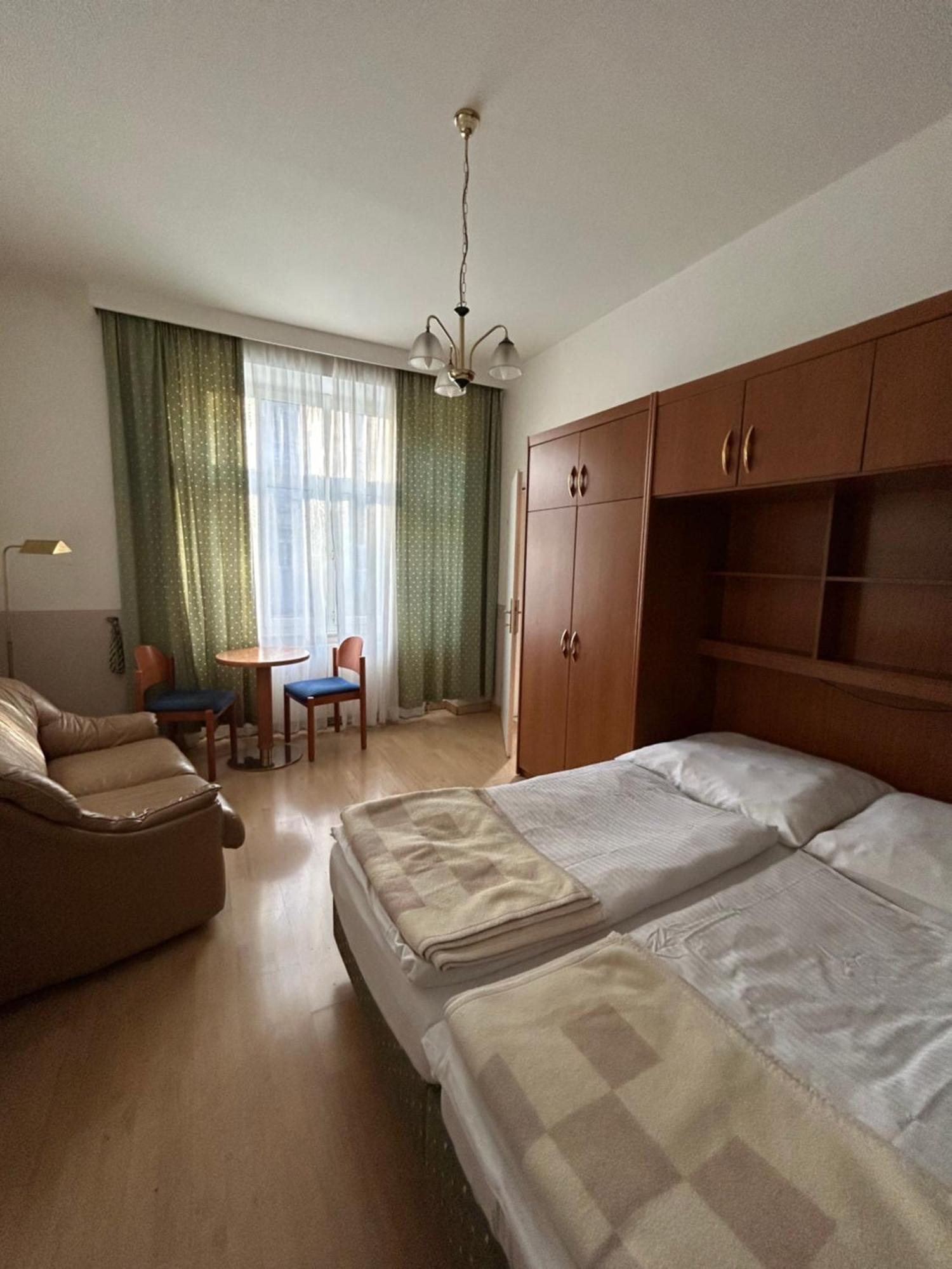 Reiner Apartment Wenen Buitenkant foto