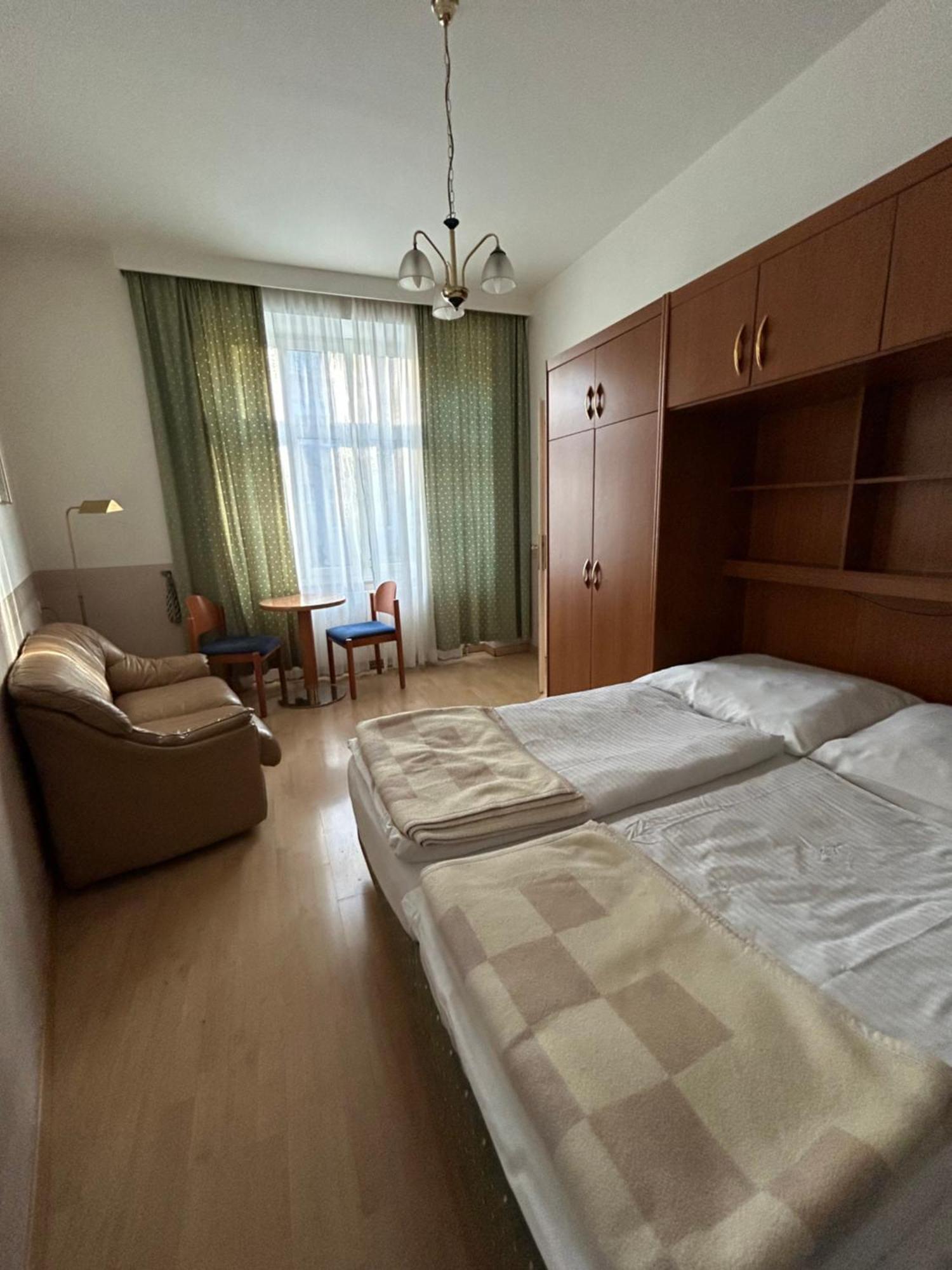 Reiner Apartment Wenen Buitenkant foto